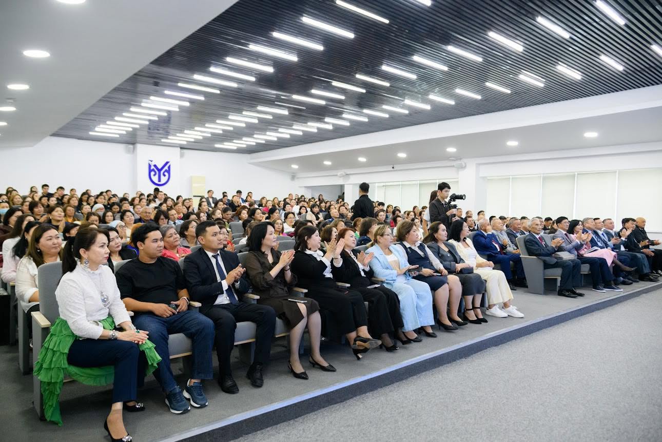 Yessenov University-де Жоғары білім саласы қызметкерлері күніне арналған салтанатты шара өтті