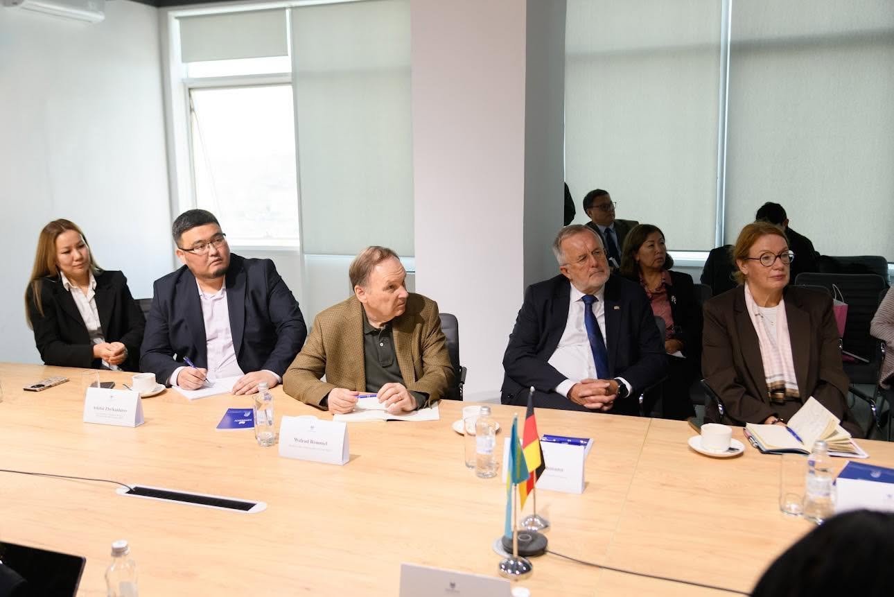 Yessenov University-де Германияның Hochschule Hof және DKU делегацияларымен кездесу өтті