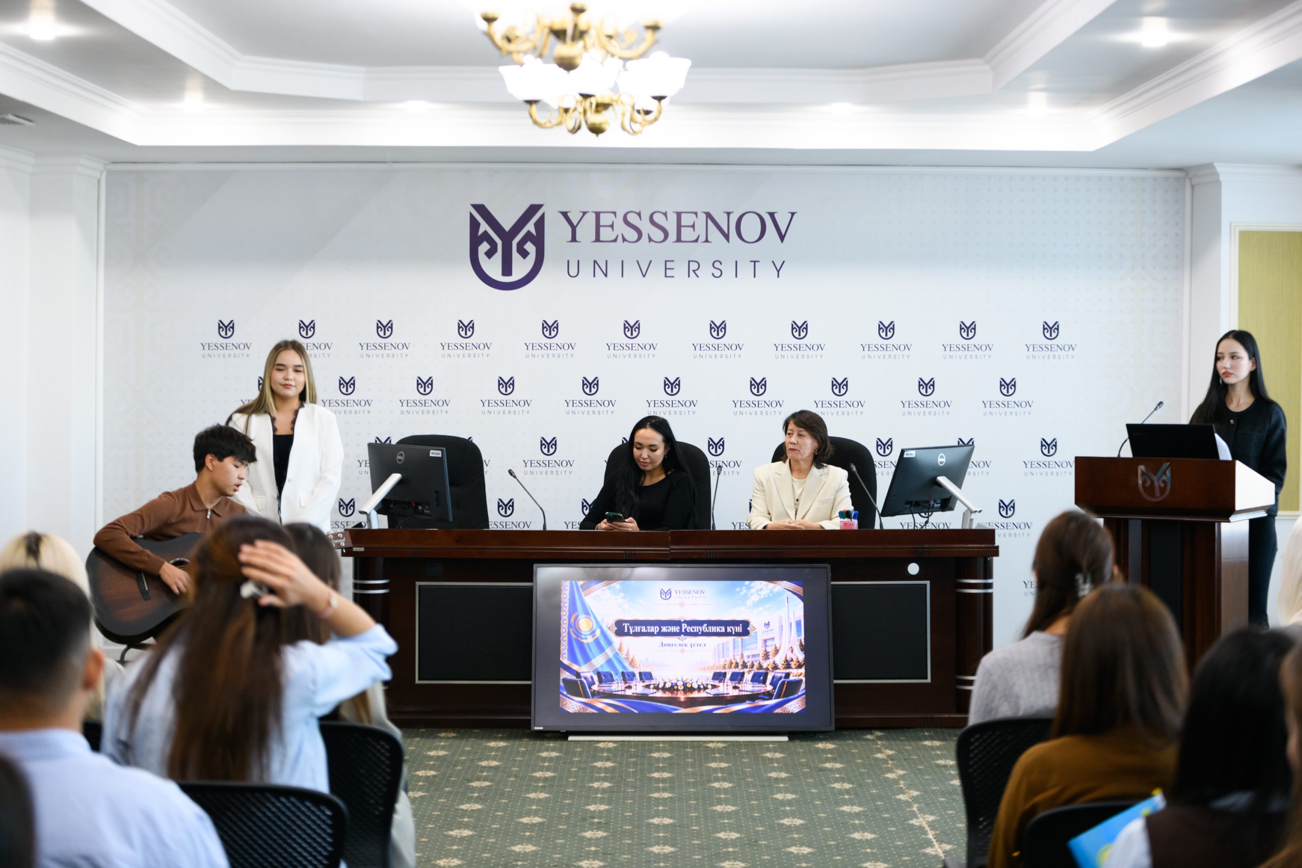 Yessenov University-де «Тұлғалар және Республика күні» атты танымдық іс-шара өтті